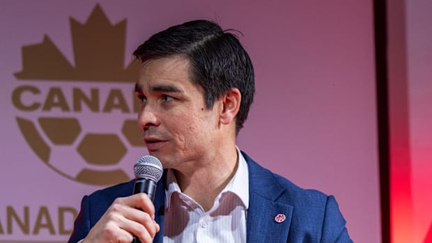 A medida que el ex director de la NCAA reorganiza el fútbol canadiense a medida que se acerca la Copa Mundial