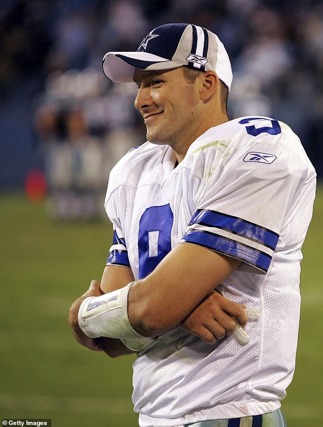 Ella dijo que el ex delantero de los Dallas Cowboys contactó a su madre porque quería vender un bote que todavía tenía el nombre de Jessica en el título; Roma representada en 2006