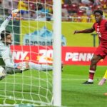 Los canadienses demuestran sin miedo, al aire libre y al aire libre, durante la primera victoria de fútbol masculino en Europa en 14 años