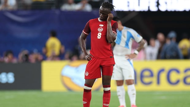 El área lateral lateral de Koné-March del proceso de aprendizaje del equipo masculino canadiense cuando se prepara en 2026. Para la Copa Mundial