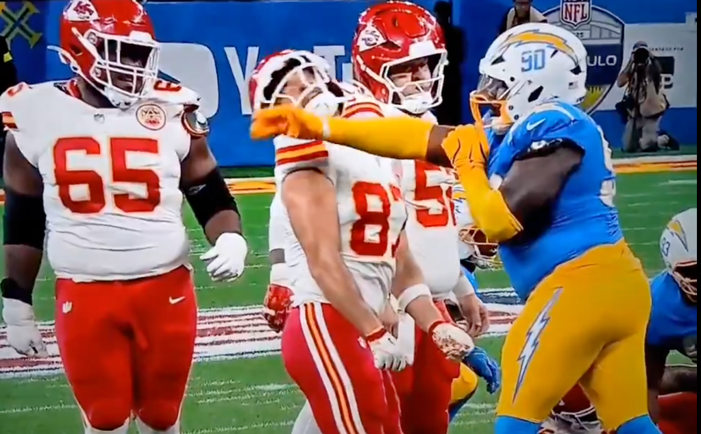 Taeir Tart de Chargers impuso una multa por Travis Kelce 1 semana secreto
