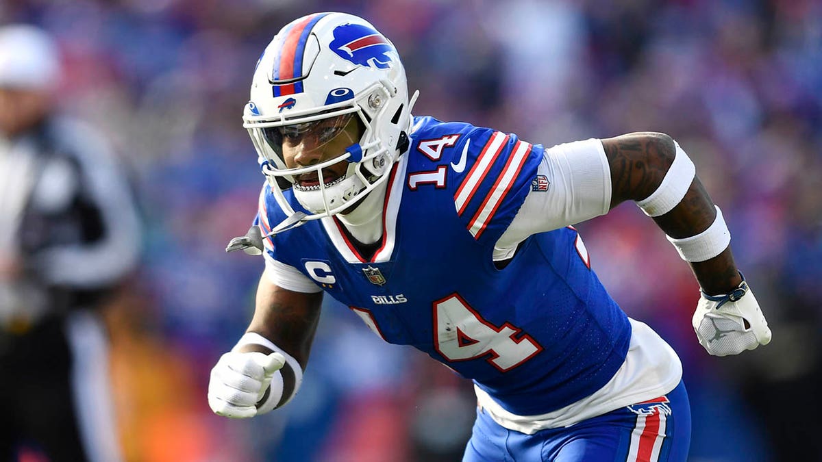 Stephon Diggs vs Dolphins