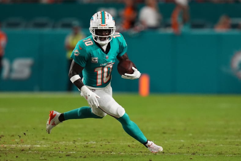 El reportero de la NFL disparó a Tyreek Hill Comercio con la conversación con el equipo de playoffs de la AFC