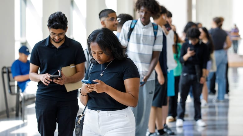 La economía canadiense perdió 66,000 empleos en agosto a medida que aumentaba el desempleo