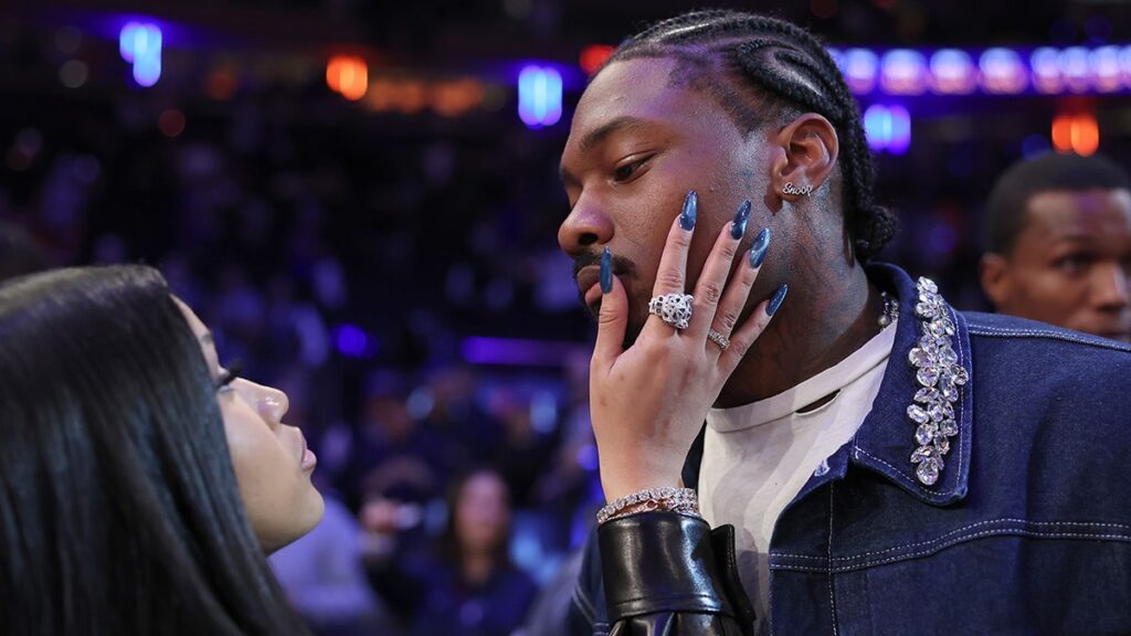 Cardi B revela el embarazo con los patriotas Stefon Diggais durante las entrevistas de televisión