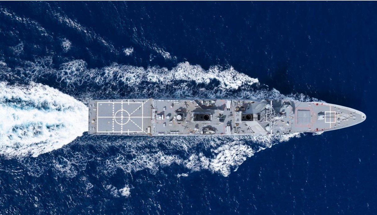 HMAS Brisbane 