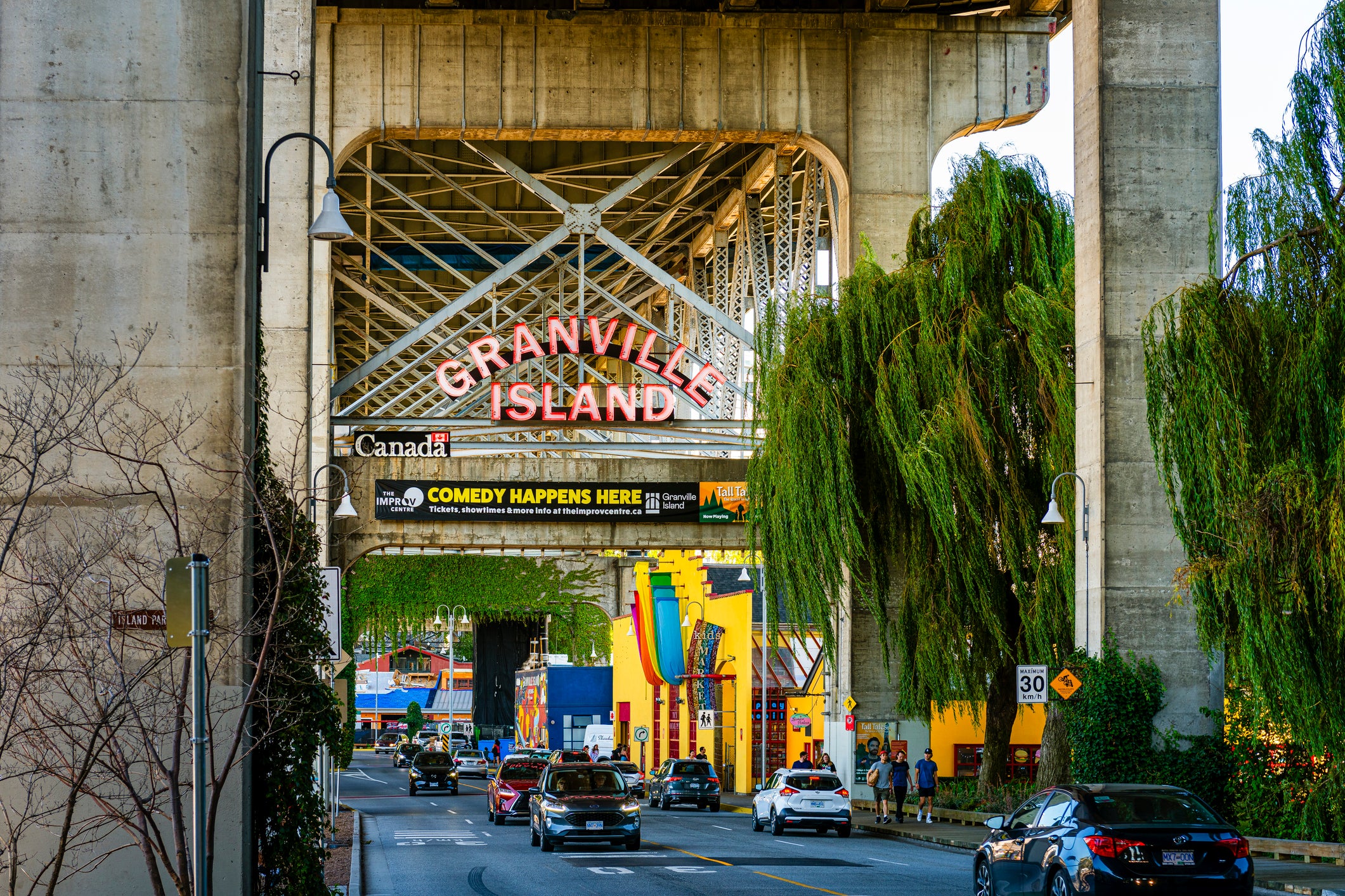 La isla de Granville fue una vez un área industrial, pero ahora está llena de bares, tiendas y restaurantes rejuvenecidos. Las cosas más importantes son Granville Market y Granville Brewing Company