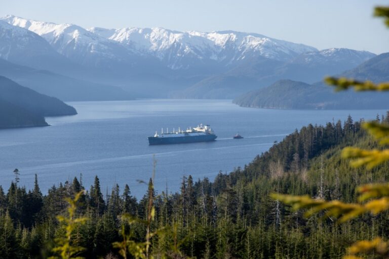La primera fábrica de exportación de GNL canadiense celebra la décima salida de carga