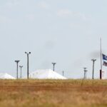 2 familias rechazadas en la frontera canadiense ahora están relacionadas
