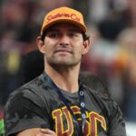 Mark Sánchez venció en Indianápolis, hospitalizado