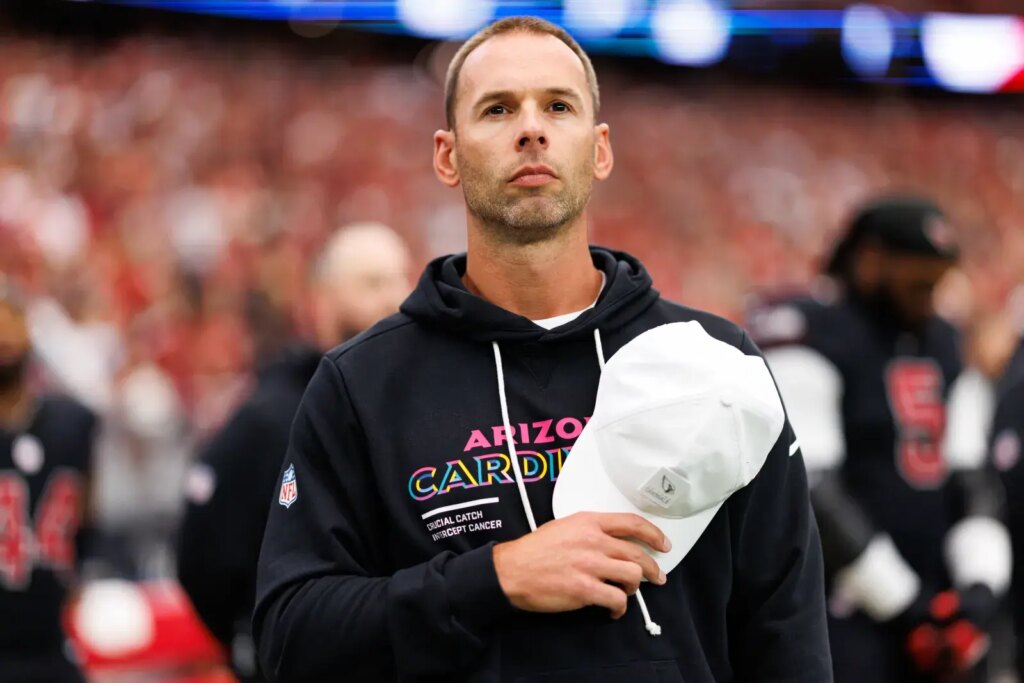 Cardinals sancionaron al entrenador Jonathan Gannon por un corte lateral con un jugador