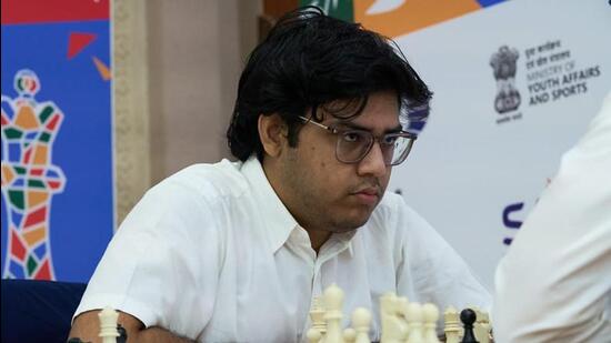 Ajedrez: Dificultad de Pranav V y Aryan Tari