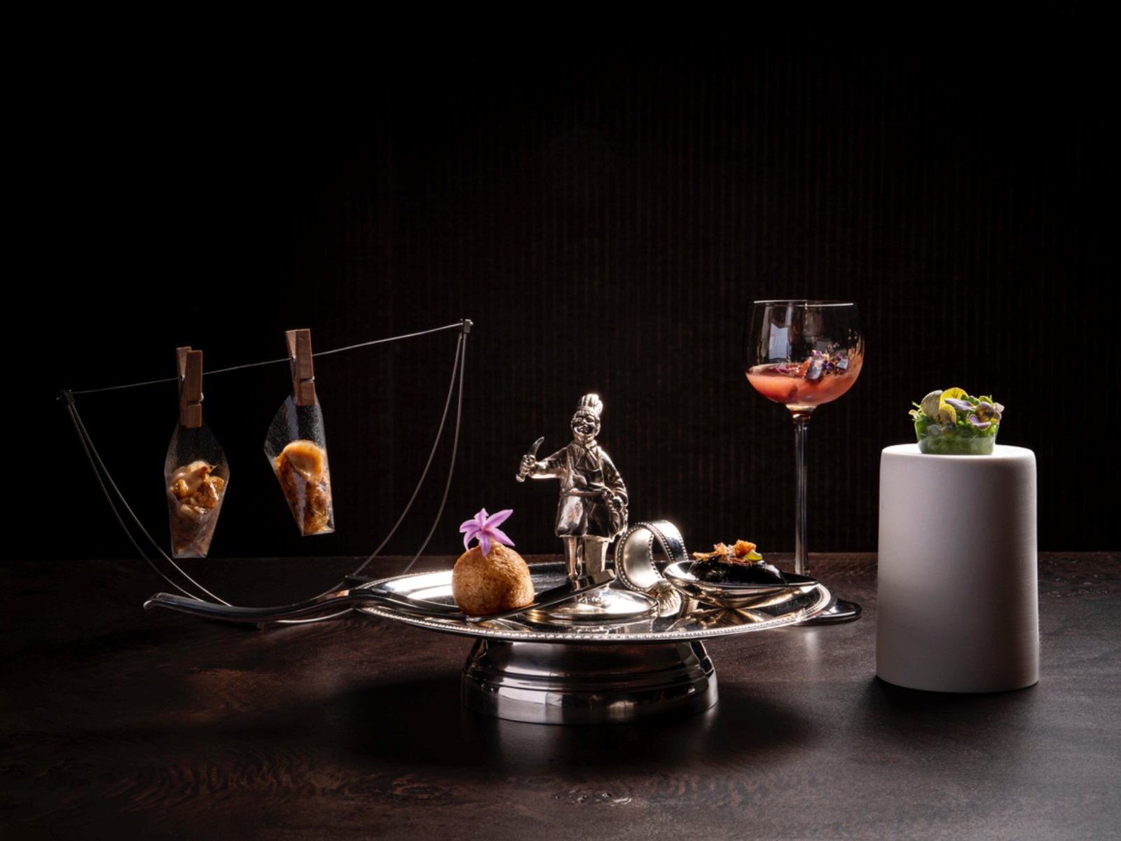 Aperitivos en el Atelier Ramón Freixa, galardonado con dos estrellas MICHELIN, en Madrid. © Taller Ramón Freixa