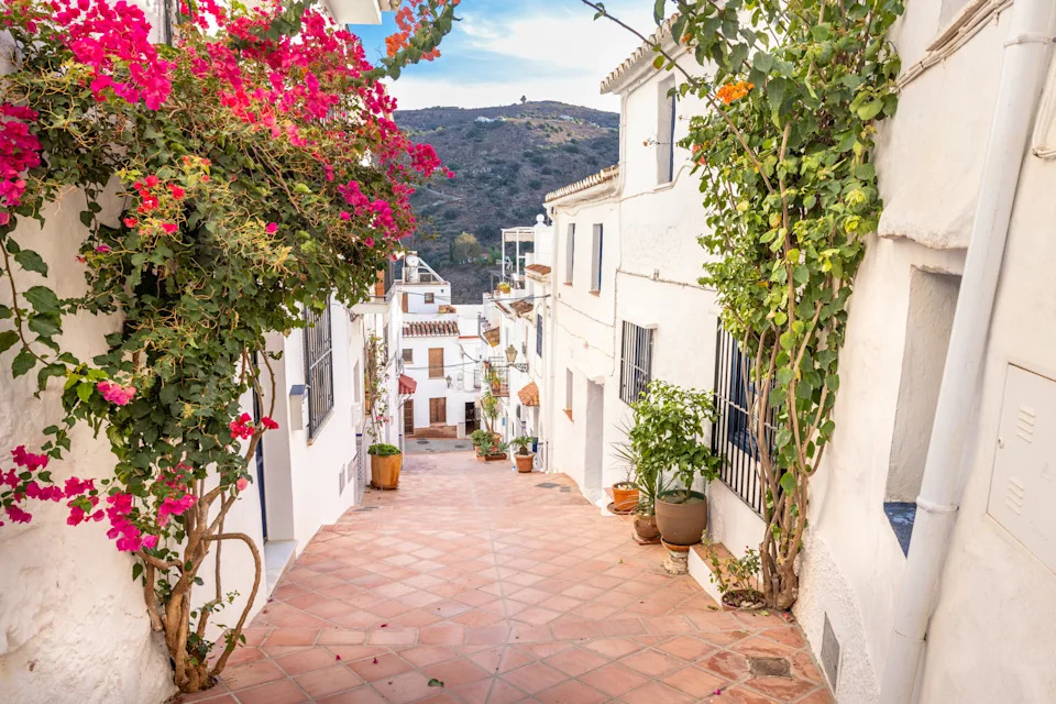 Todo lo que necesitas saber antes de reservar un viaje a España