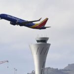 Mujer de Contra Costa Co. acusada de agredir a la tripulación de vuelo, al personal de la SFO y a un funcionario de aduanas