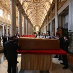 Miles de personas visitaron la tumba del Papa Francisco en Roma el día después del funeral Noticias de religión