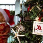 Celebre las vacaciones junto a la playa en Fort Lauderdale Marriott Harbor Beach Resort & Spa