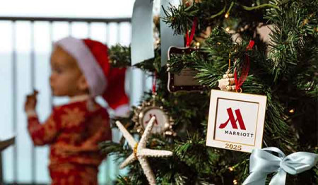 Celebre las vacaciones junto a la playa en Fort Lauderdale Marriott Harbor Beach Resort & Spa