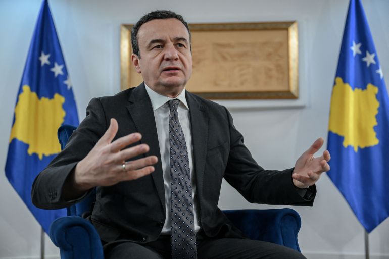 Kosovo vota en elecciones anticipadas para poner fin a un estancamiento político de un año | noticias electorales