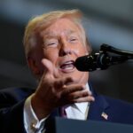 Trump muestra su agenda económica en un rugiente discurso en un mitin en Carolina del Norte después de la divulgación parcial de los archivos de Epstein