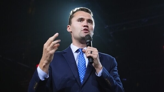 El activista conservador Charlie Kirk fue asesinado a tiros el 10 de septiembre mientras asistía a un evento en la Universidad del Valle de Utah. El tiroteo ocurrió alrededor de las 12:20 p.m. hora local durante una sesión de preguntas y respuestas de estudiantes en UVU Orem. (AP)