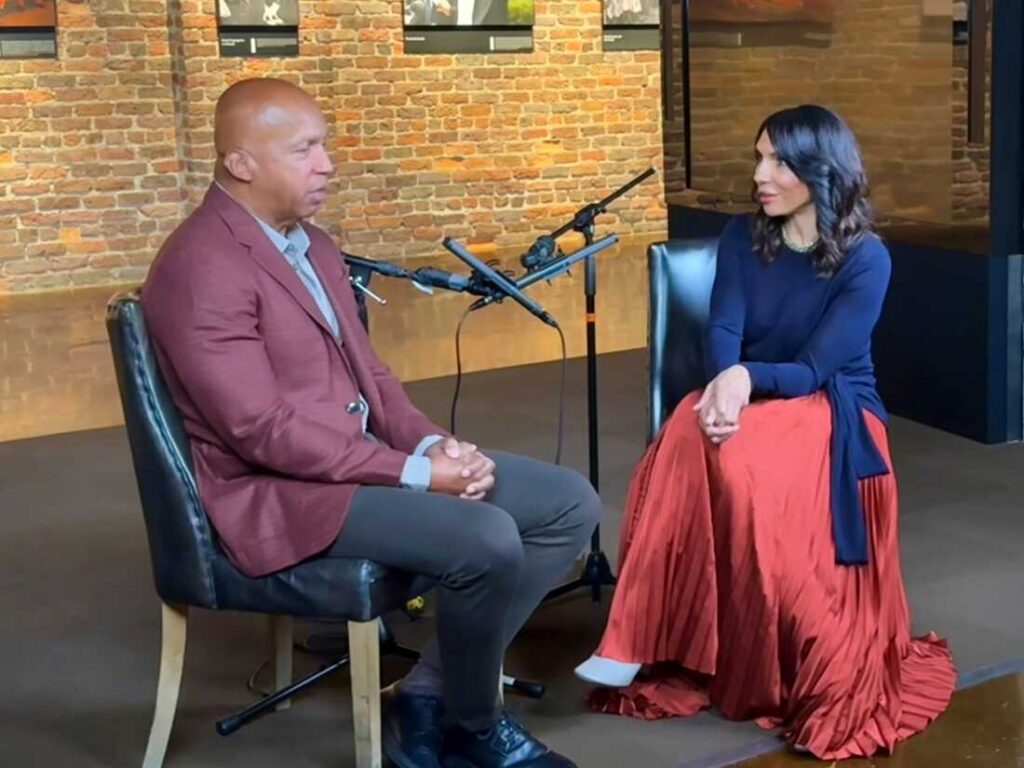 Para Bryan Stevenson, la historia de Estados Unidos es un ‘río profundo’: NPR