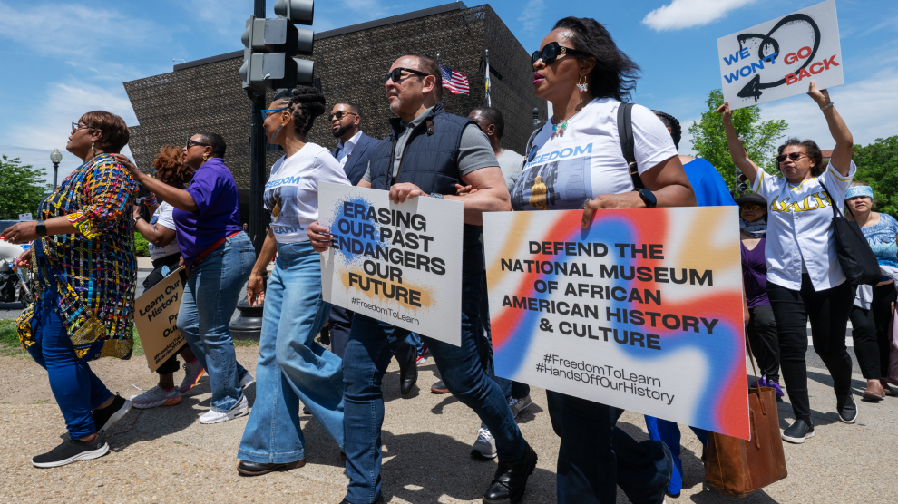 Mientras la administración Trump borra la historia negra, estos escritores la mantienen viva – Mother Jones