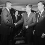 Ernie Davis hizo historia; Las Estrellas Negras sentaron las bases ante él.
