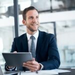 ¿Quiere ingresos por dividendos seguros en 2026 y después? Invierta en estas 2 acciones de rendimiento súper alto.