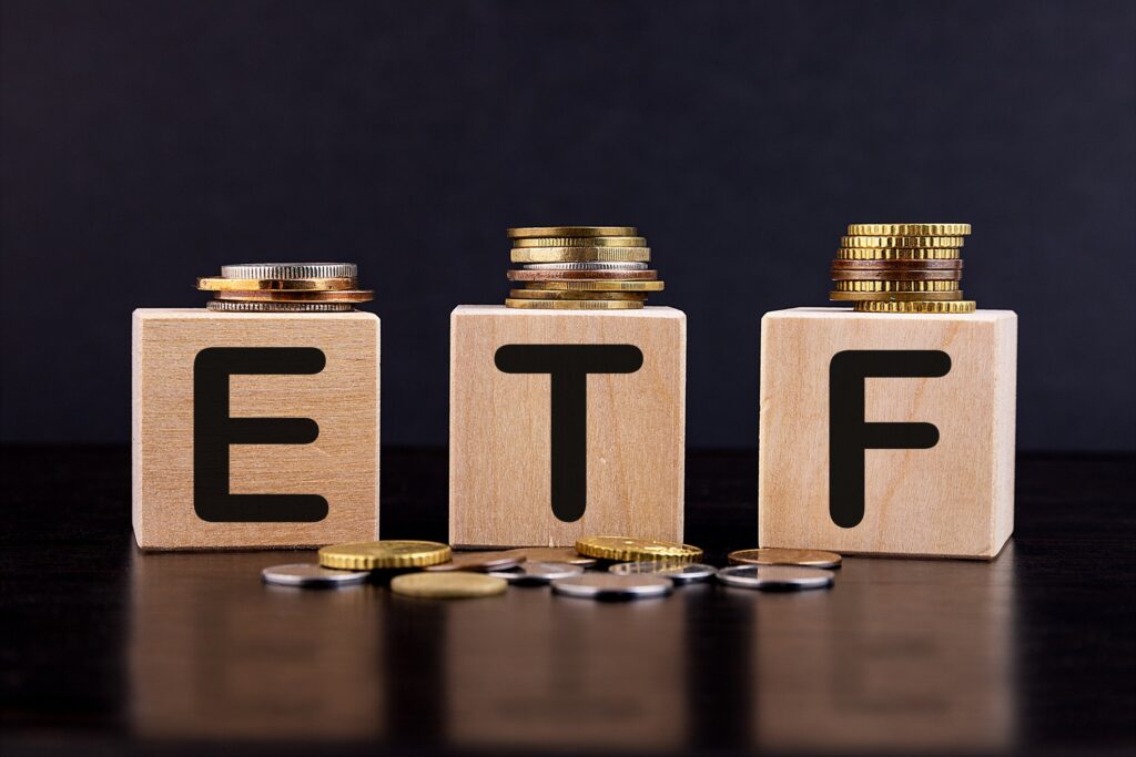 1 ETF de dividendos para comprar y 1 para evitar