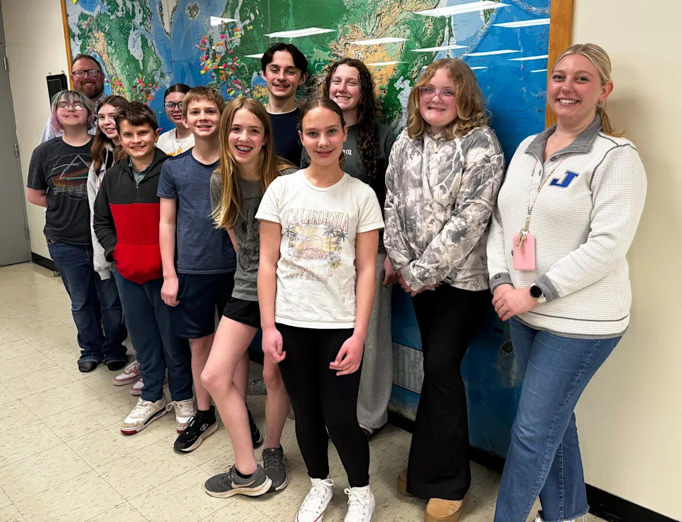 Estudiantes de Oak Ridge, acompañantes de un viaje a la ciudad hermana de Japón