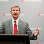 Los estudiantes de Ohio State reaccionan a la renuncia del presidente Ted Carter