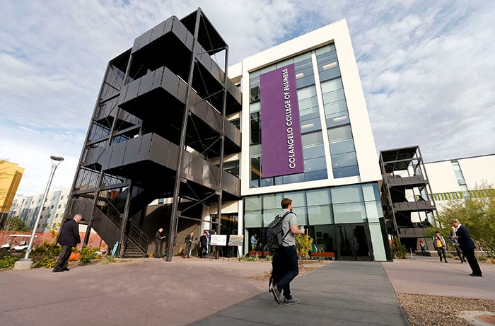 Estudiantes de la Universidad del Gran Cañón ayudan a lanzar un fondo mutuo basado en la fe