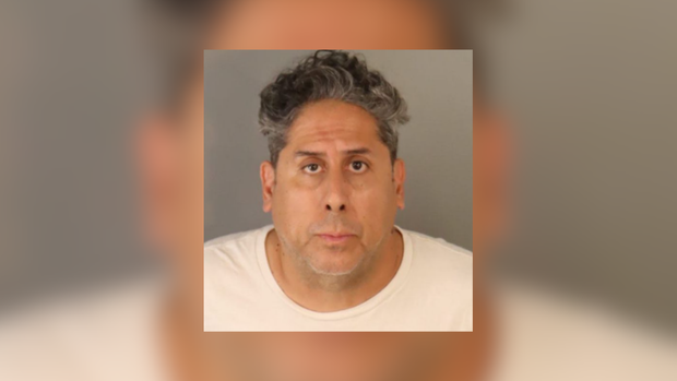 Hombre de 49 años arrestado por supuestamente mirar de reojo a estudiantes de UC Riverside