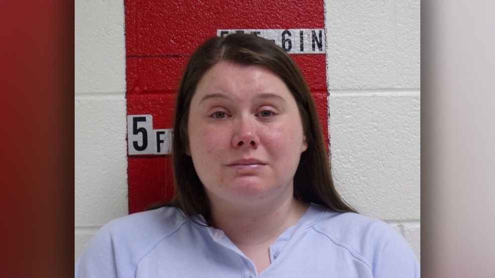 Kathryn McKenna afeitándose. (Foto: Oficina del Sheriff del condado de Swain)