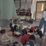 Una maestra de Alpharetta convierte el aula en una aventura para los alumnos de primer grado