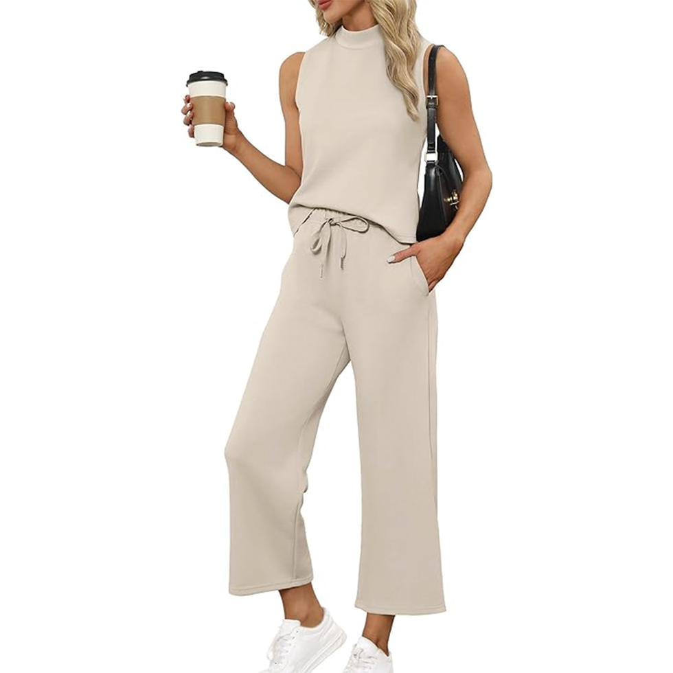 Conjunto deportivo de dos piezas.