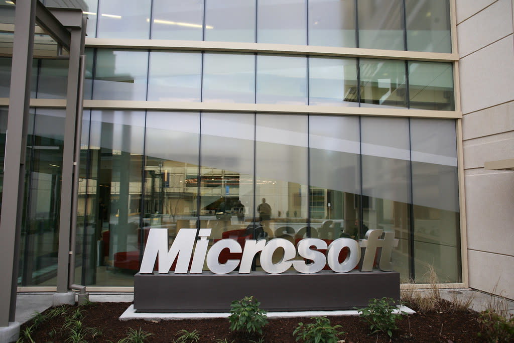 Microsoft ( MSFT ) recortó su precio objetivo en 103 dólares antes de su informe del tercer trimestre