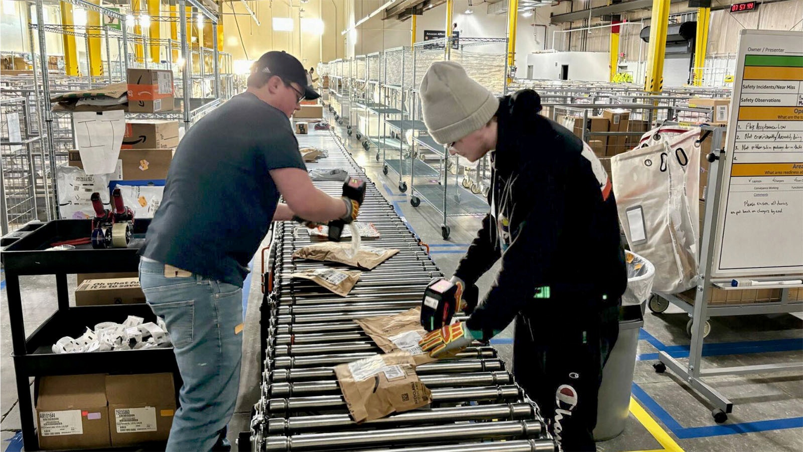Amazon está gastando 4.000 millones de dólares este año para ampliar su alcance con entregas el mismo día y al día siguiente en algunas de las zonas más remotas de Estados Unidos, incluido Wyoming. Para los residentes rurales y las pequeñas empresas, la entrega rápida cambia las reglas del juego. Amazon abre sitios de entrega flexibles para Casper y Gillette en 2024