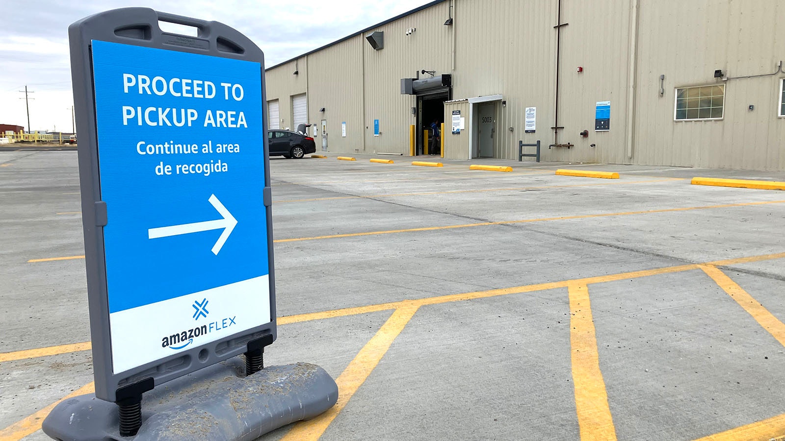 Amazon está gastando 4.000 millones de dólares este año para ampliar su alcance con entregas el mismo día y al día siguiente en algunas de las zonas más remotas de Estados Unidos, incluido Wyoming. Para los residentes rurales y las pequeñas empresas, la entrega rápida cambia las reglas del juego. Amazon abre sitios de entrega flexibles para Casper y Gillette en 2024