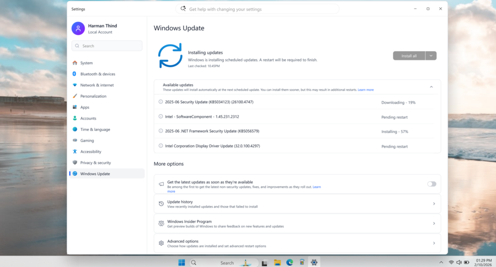 Todas las actualizaciones disponibles se muestran en la sección Actualizaciones disponibles