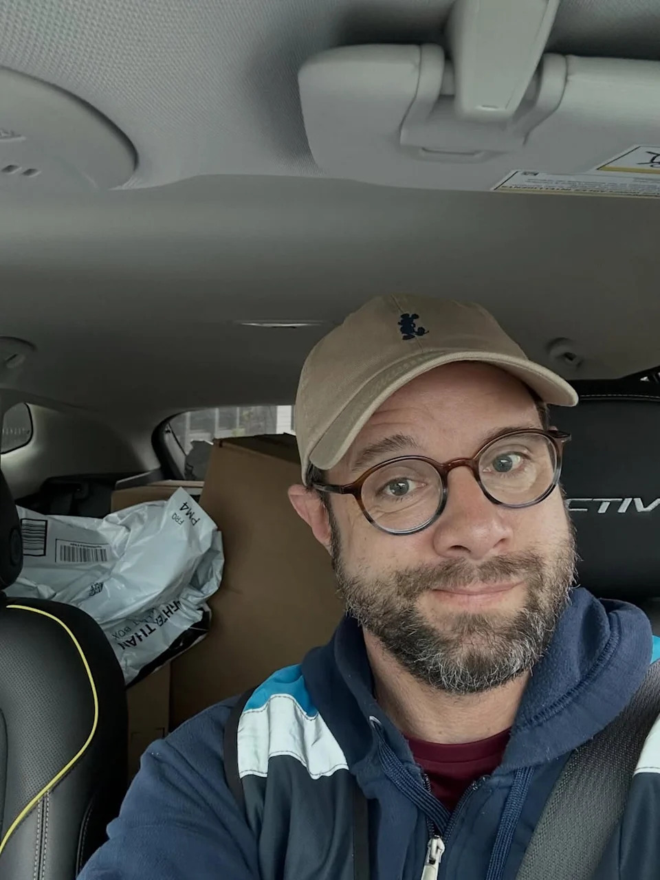 Danny Pintauro compartió una foto de él mismo entregando paquetes a Amazon el mes pasado (dannypintauro/Instagram)