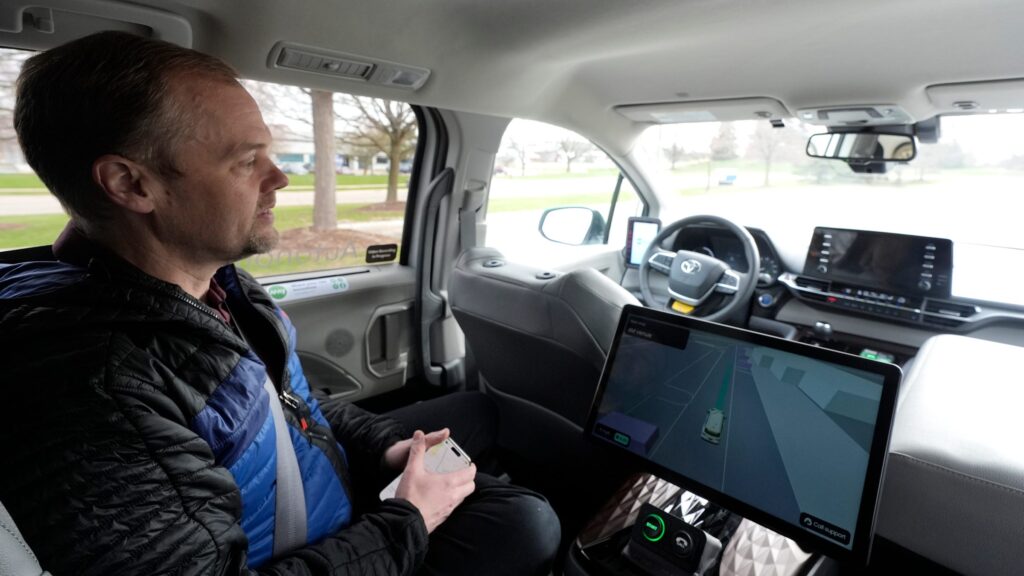 Amazon Zoox robotaxi vs Waymo, Tesla: lo que lo distingue