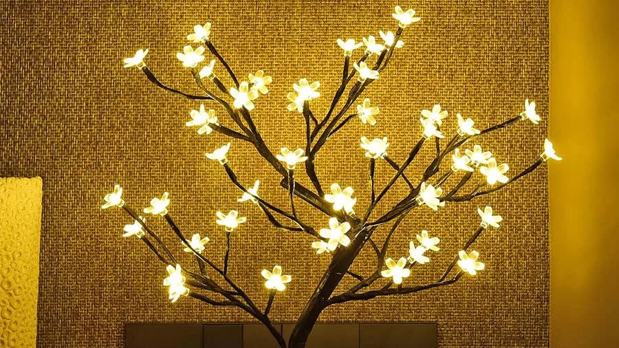 La lámpara Lightshare Cherry Blossom ahora cuesta $ 19 en Amazon: ¡perfecta para la decoración de verano!