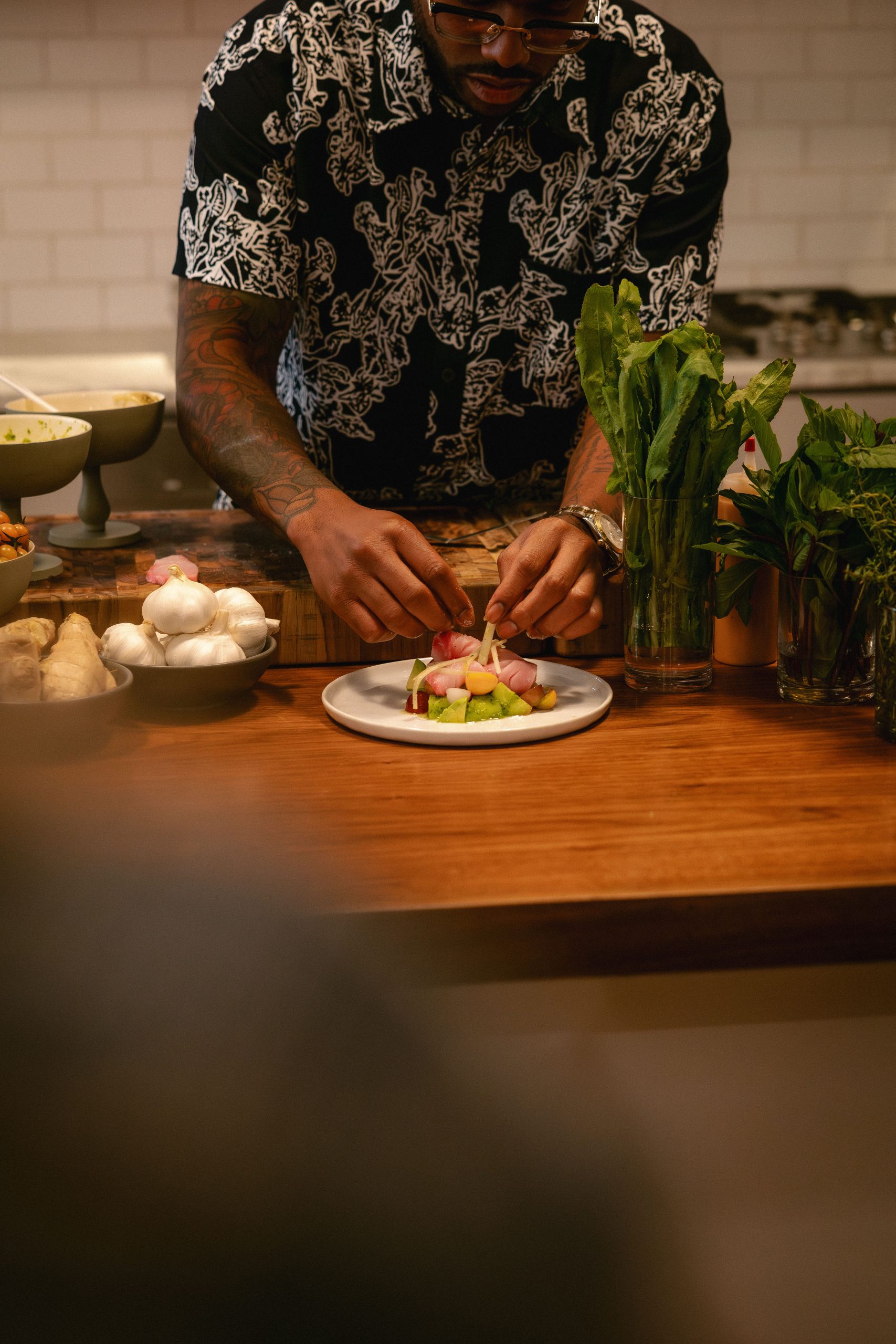 Chef Kwame Onwuachi sobre la equidad alimentaria, el sabor y cómo Amazon está ayudando a mejorar el acceso a alimentos asequibles