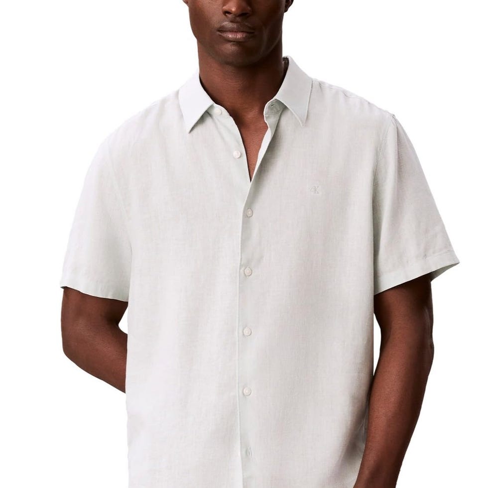 Camisa clásica de lino con manga corta. Camisa clásica de lino con manga corta.