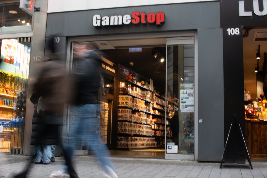 GameStop está haciendo una apuesta audaz por eBay con la esperanza de competir con Amazon.