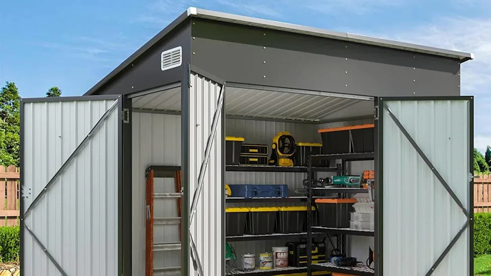 La espaciosa despensa de tres puertas de Amazon es una inversión inteligente por sólo 200 dólares