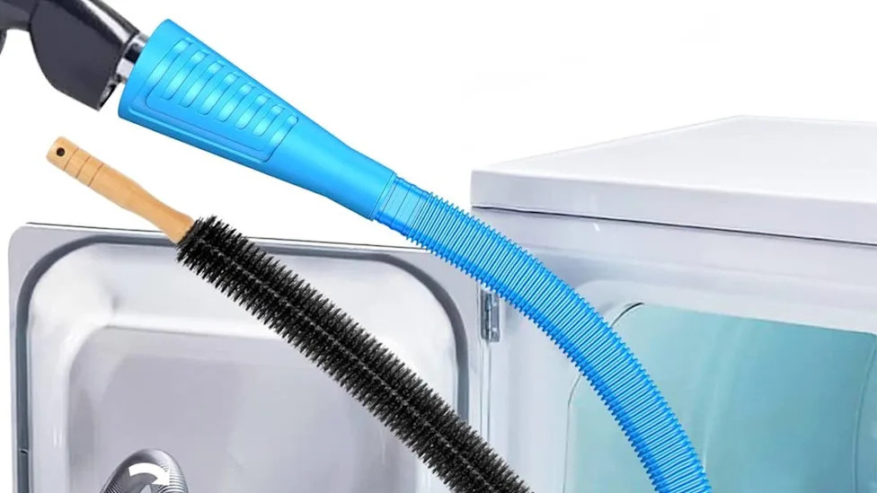 El popular kit de limpieza de ventilación de secadora de Amazon está a la venta por $8 antes del Prime Day.