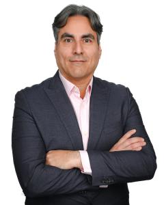 Oliver Fernández alcanzó el estatus de bestseller en Amazon con Lead with Empathy, en coautoría con Chris Voss
